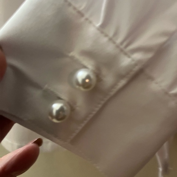 NWT SOFT SURROUNDINGS WHITE BLOUSE, ruffle, pearl buttons. - Picture 4 of 5
